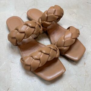 Women's Size 7.5 Tan Braided Sandals